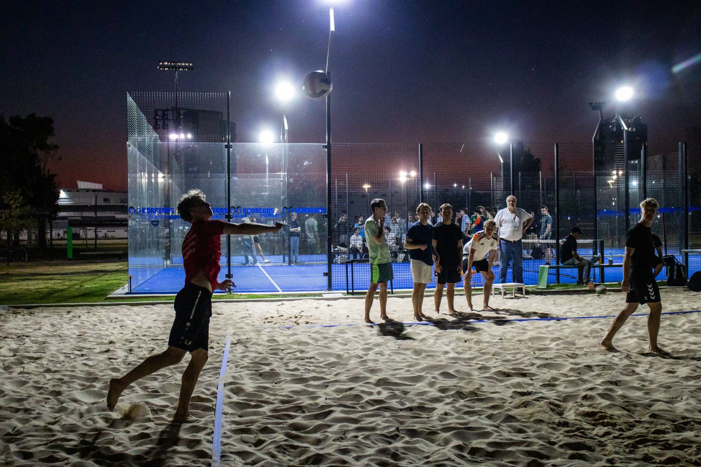 Volleyballturnier bei Nacht